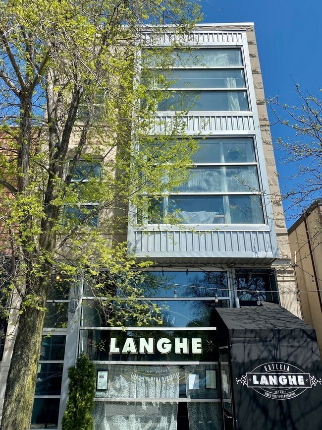 Building Photo - 2824 W Armitage Ave Unit 3R