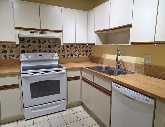 Photo - 817 SE 12th Ct