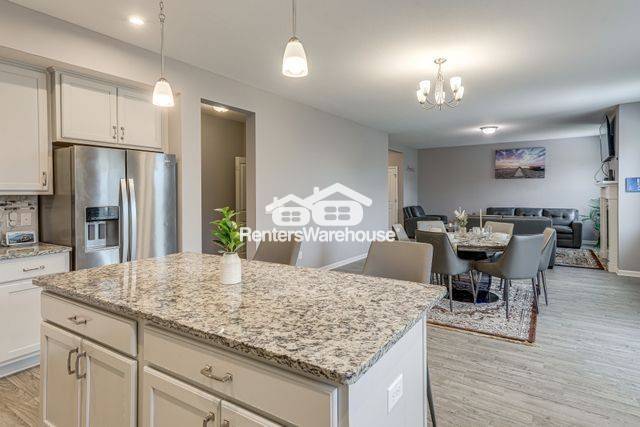 Photo - 923 112th Ln NE