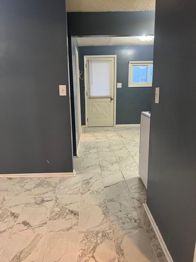 Building Photo - 2 Tracy St Unit 2 Bedroom