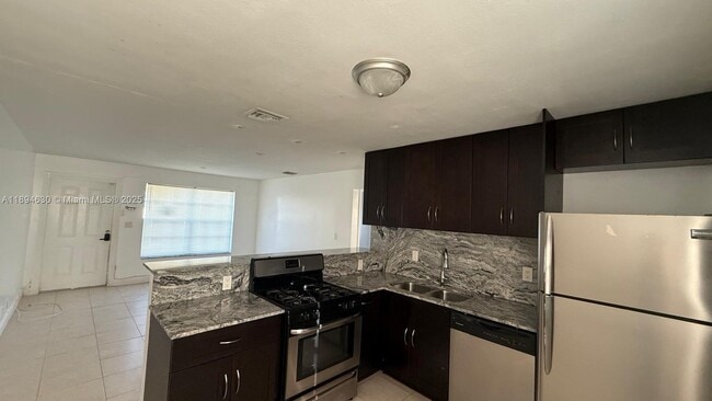 Photo - 520 SW 10th St Unit 1-2