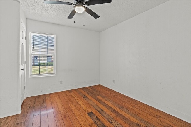 Photo - 317 E B St