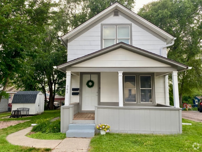Building Photo - 209 S Willow Ave Rental