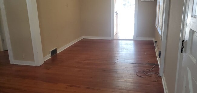 Photo - 2 bd, 1 ba house in central west Columbia, wood floors, new paint, low traffic road