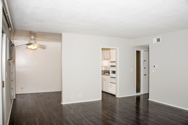 Building Photo - 3131 Montrose Ave