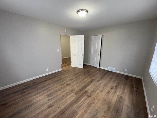 Photo - 1404 N Broadway St