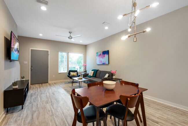 Photo - 823 N Bronough St