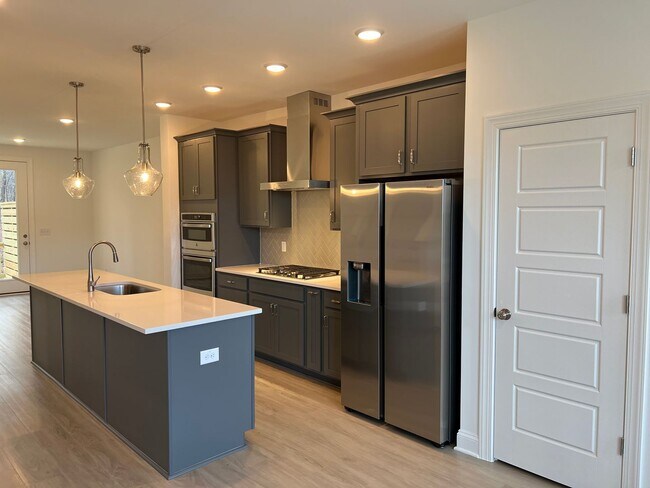 Photo - 2006 Eva Pearl Dr