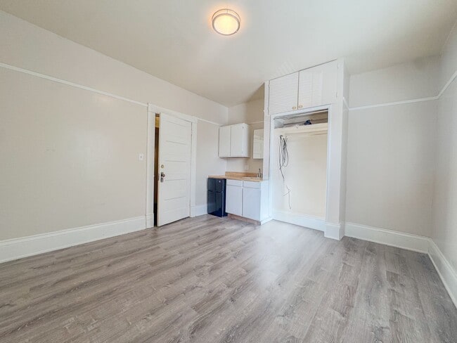 Photo - Studio with shared bath