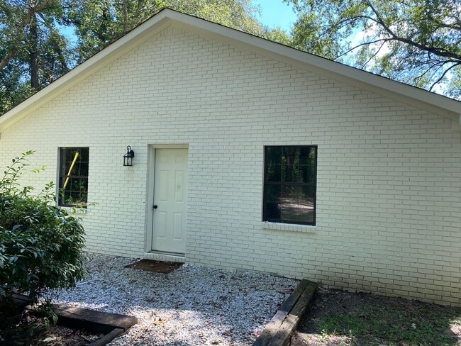 Photo - Split Floorplan Nestled off S. Lamar on Pe...