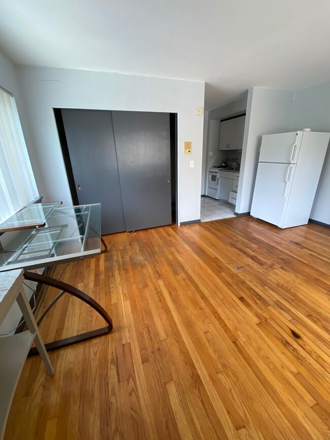 Photo - 1733 N Cambridge Ave Unit 311