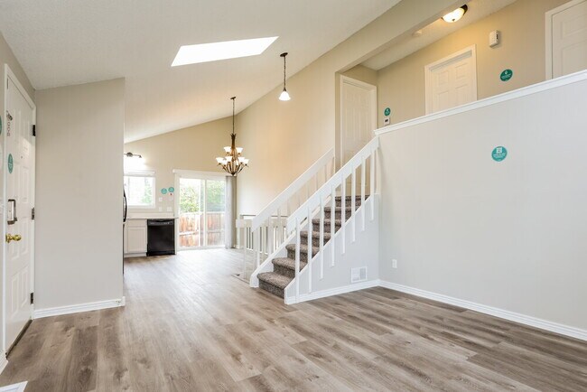 Photo - 715 Stowe St