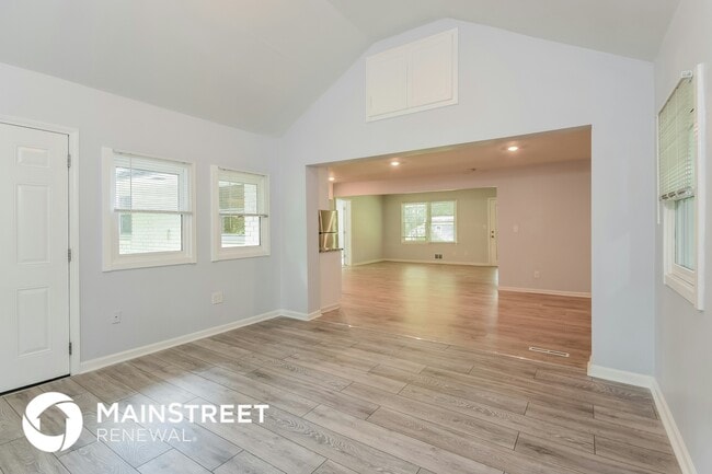 Photo - 15 Regency Way SE