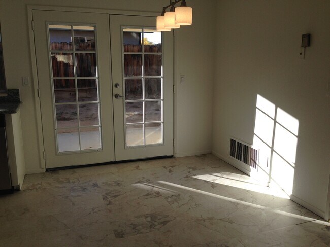 Dining area - 709 W Atkins Ave Unit A