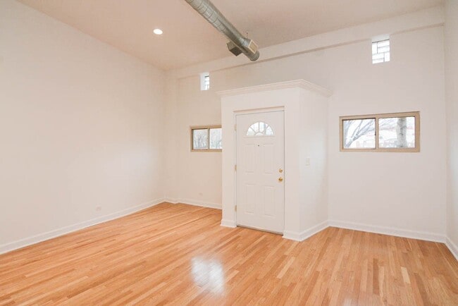 Photo - 2515 W Winona St Unit M04H