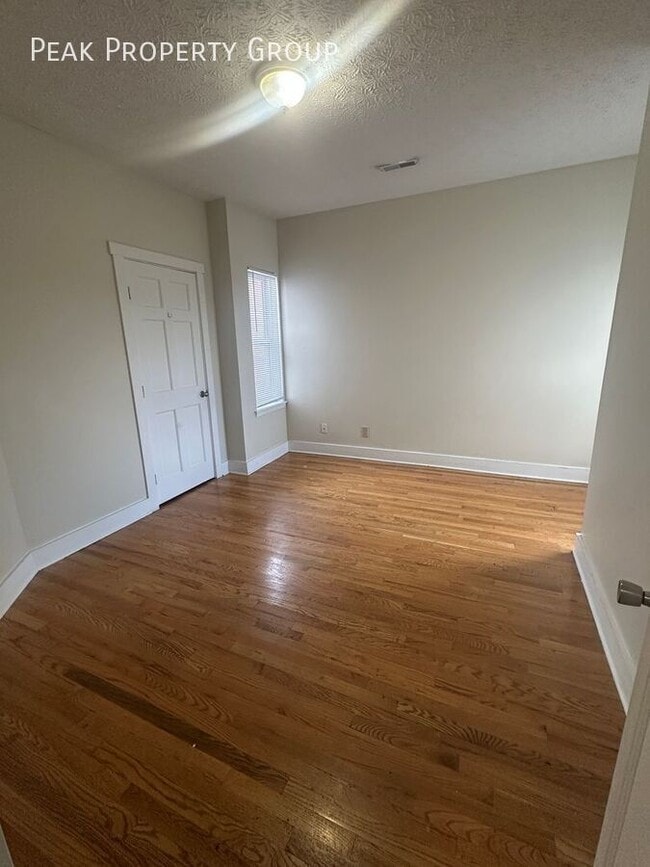 Photo - 1371 Summit St