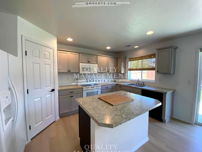 Photo - 784 S Jarbidge Ave