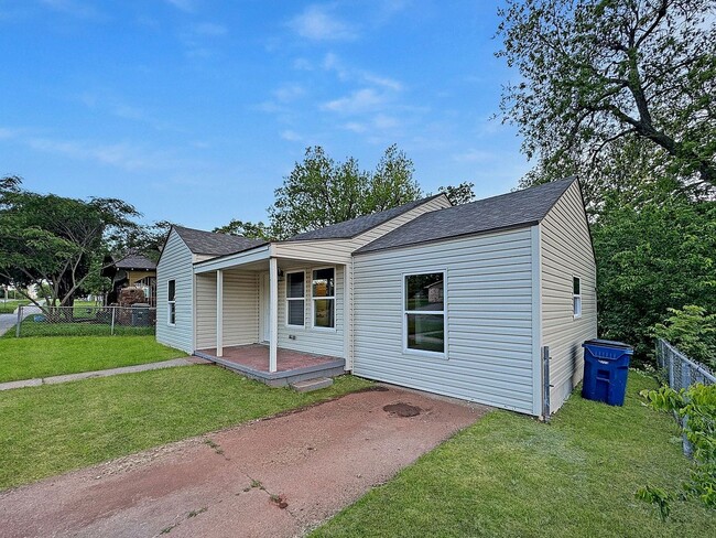 Photo - FOR RENT: Charming 2-Bedroom Home with a Versatile Bonus Room!