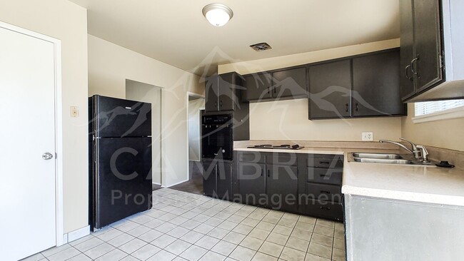 1637 Paradise Ln
