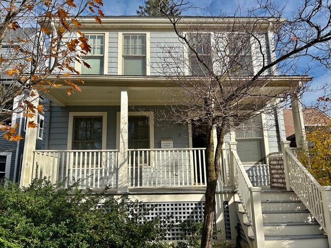 Building Photo - 7 Standish St
