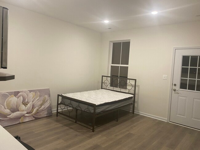 Building Photo - 357 Purple Pl Unit Studio apartment for rent