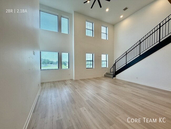 Photo - 2913 N Oak Trafficway