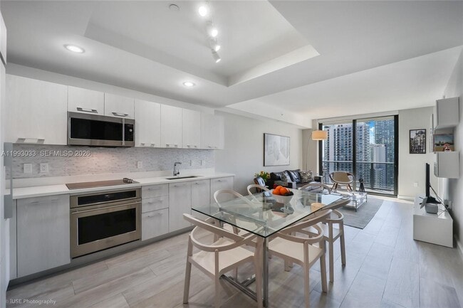 Building Photo - 55 SW 9th St Unit 3004