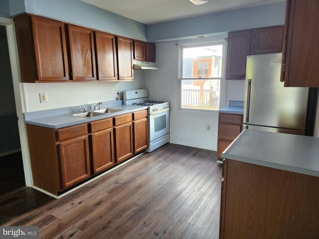 Building Photo - 500 N Marshall St Rental