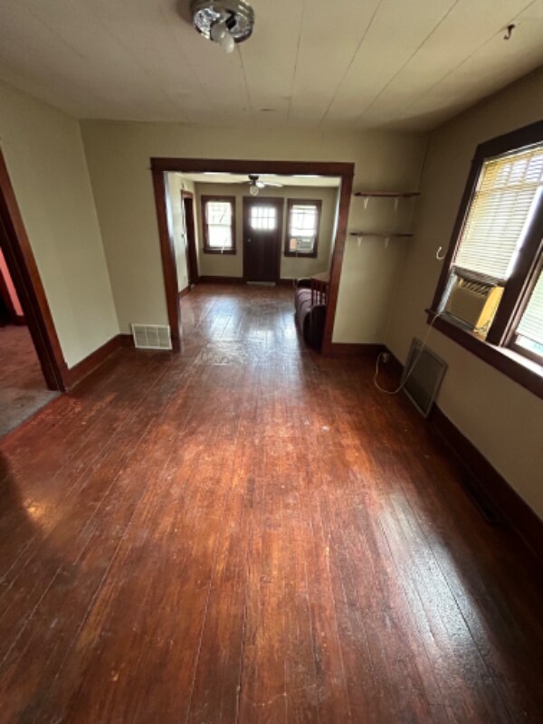 Photo - 117 W McLane St