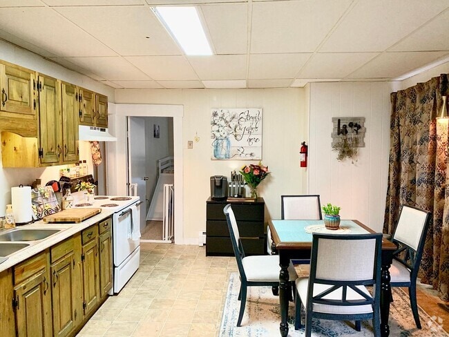 Building Photo - 246 S Windsor St Unit M1 Rental