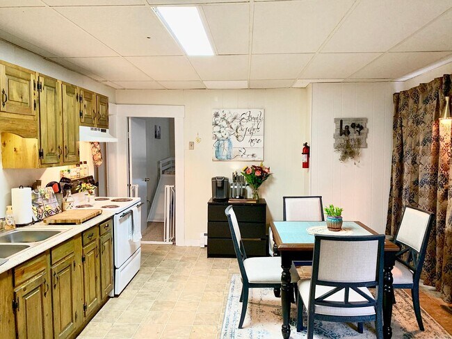 Photo - 246 S Windsor St Apartments Unit M1