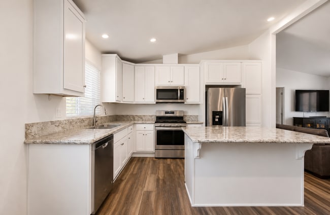 2605 1/2 Kauana Loa Dr