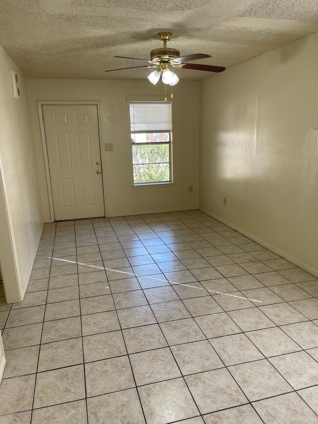 Photo - 2336 Elm Park Dr