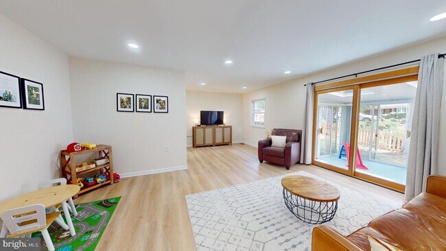 Photo - 5810 Helmsdale Ln