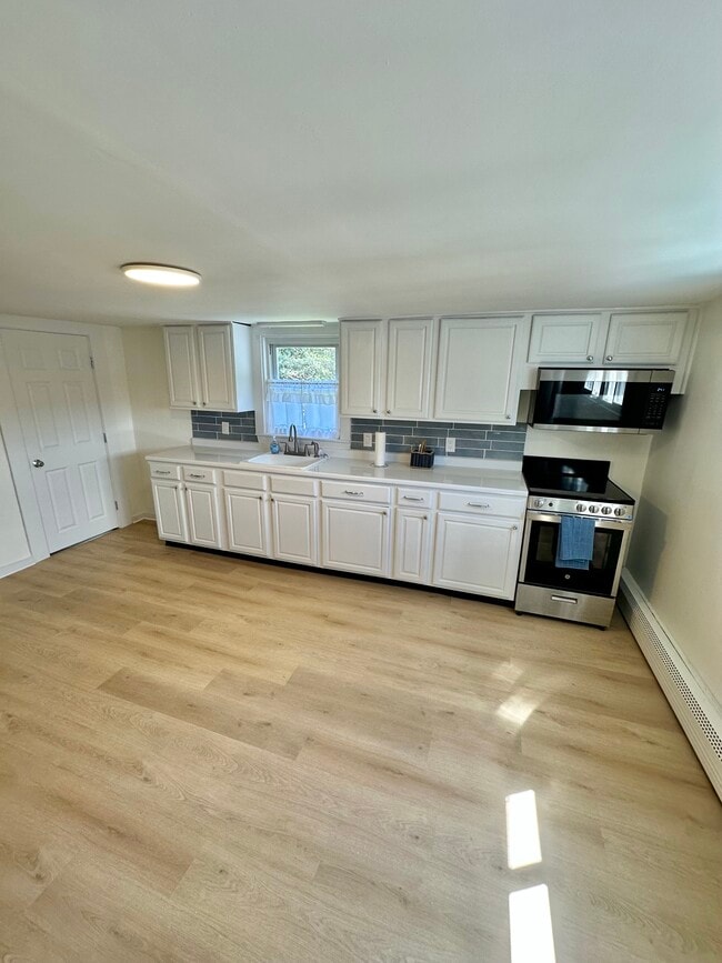 Building Photo - 122 Larch St Unit 2A