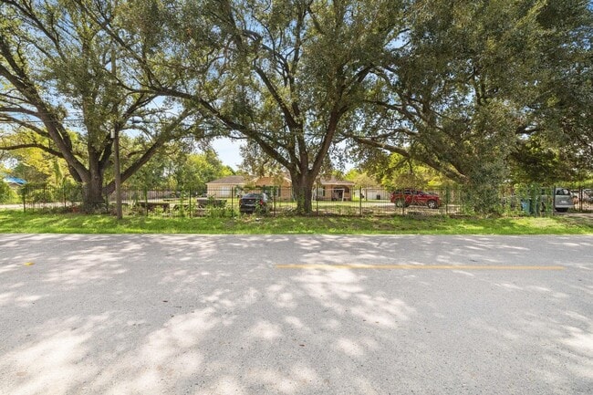 Photo - 1450 Mesquite St