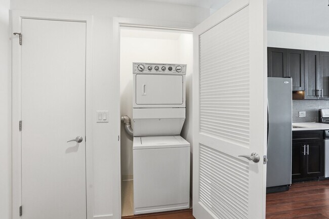 Photo - 1235 N Wells St
