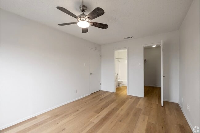 Building Photo - 2170 Thousand Oaks Dr Unit 0814T