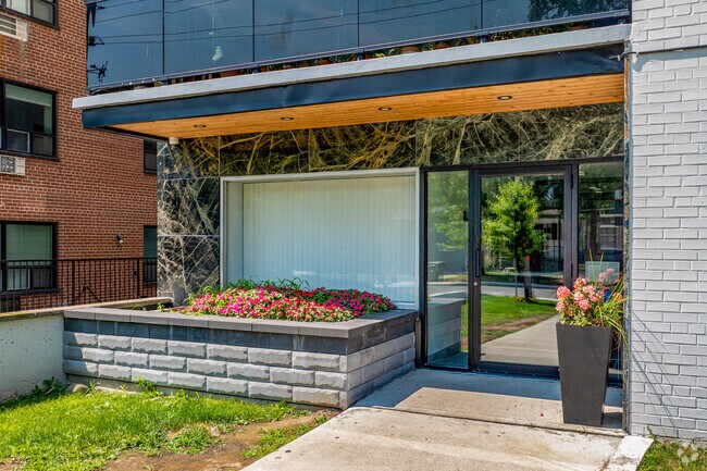 Entrance - 82 Warren Rd