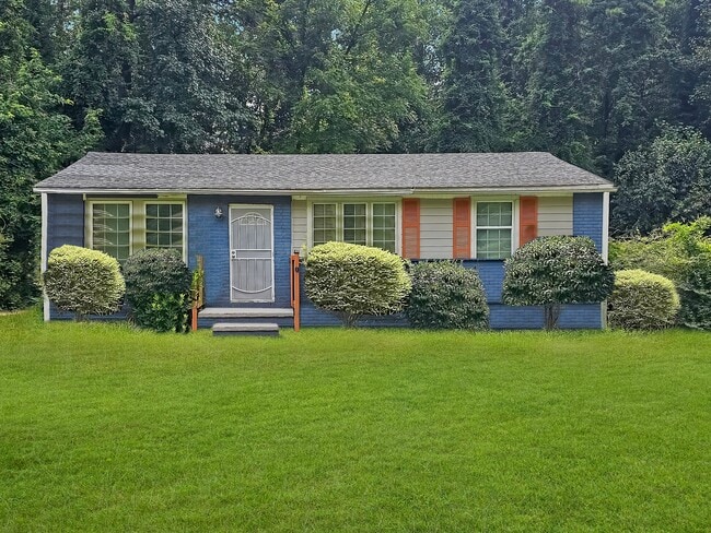 Photo - 382 Cologne Dr SE