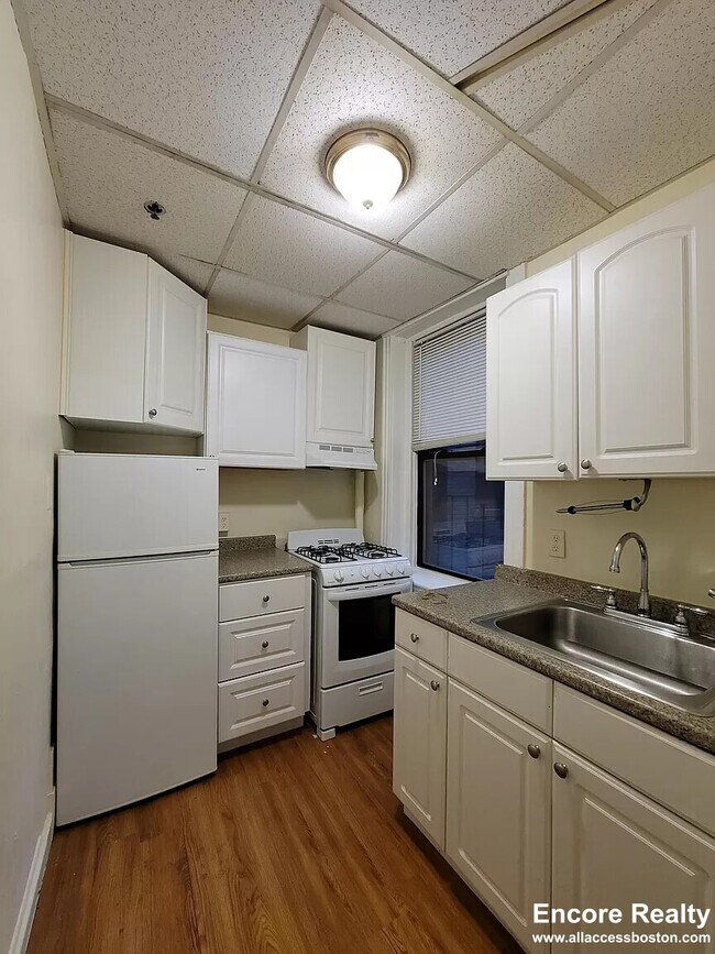 Photo - 364 Riverway Unidad 9