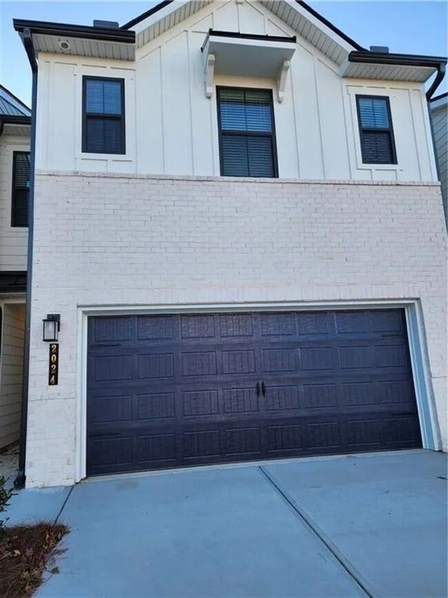 Building Photo - Spacious 3BR Townhome in Lawrenceville