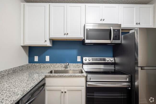 2 habitaciones, 1 baño - 740 pies cuadrados - Cocina - The Flats Off Main