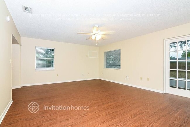 Photo - 3738 Hill St