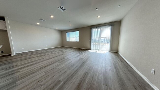 Photo - 35333 Hutchinson Pl