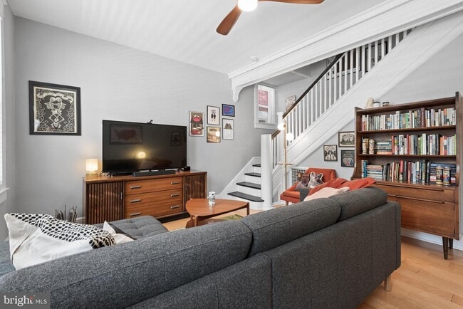 Photo - 153 E Ross St