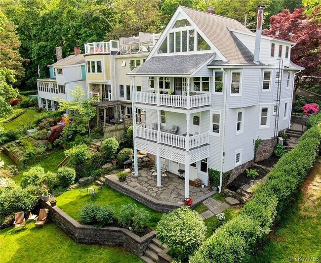 Photo - 142 Hudson Terrace Unidad 1