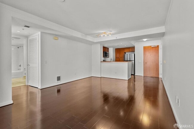 Building Photo - 400 Beale St Unit 1310