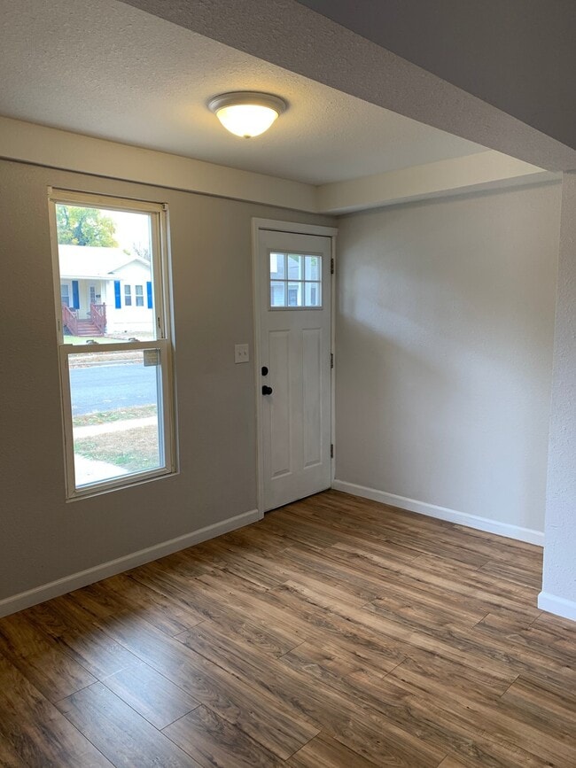 Photo - 321 Monroe St