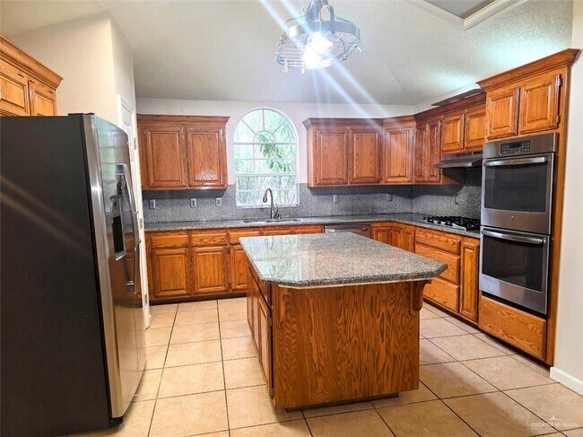 Photo - 28 Warbler Ave